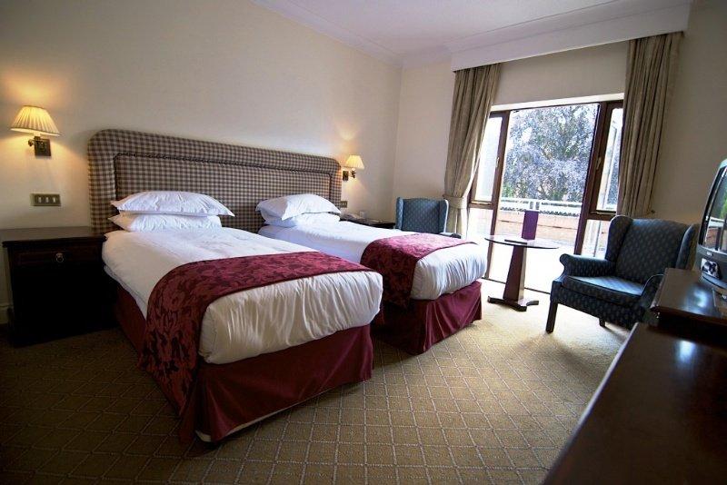 The Belfry Hotel & Resort サットン・コールドフィールド エクステリア 写真